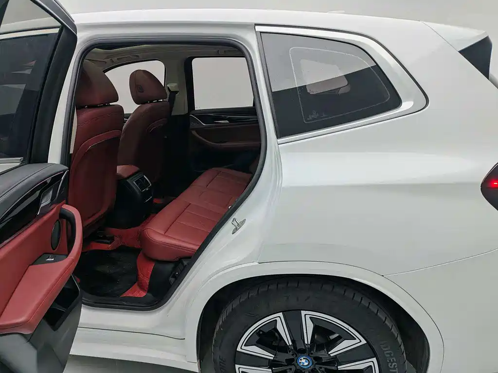 BMW iX3 — миниатюра 10