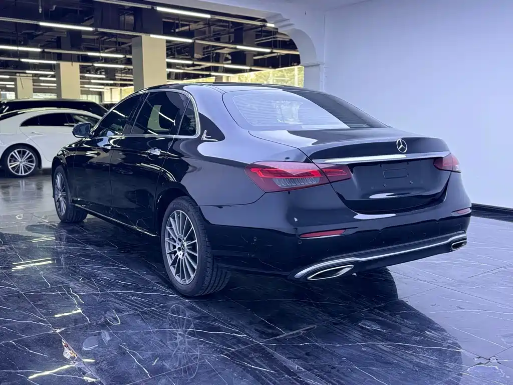 Mercedes-Benz E-Class — миниатюра 15