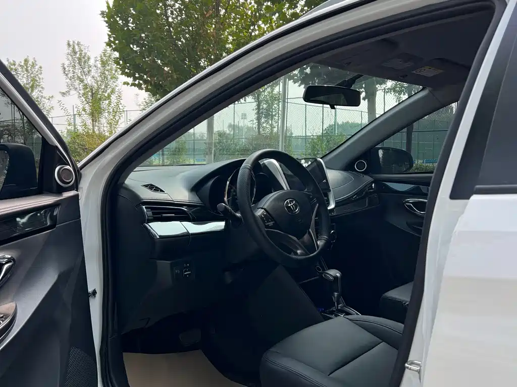 Toyota Yaris L — миниатюра 7