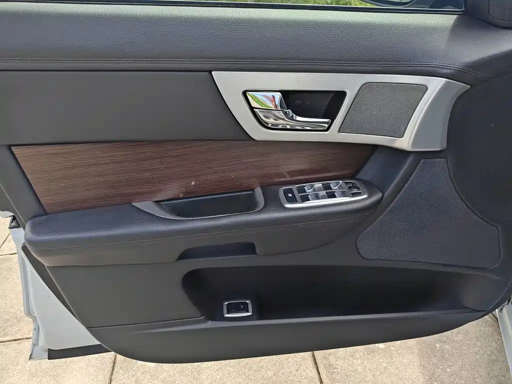 Jaguar XF — миниатюра 8