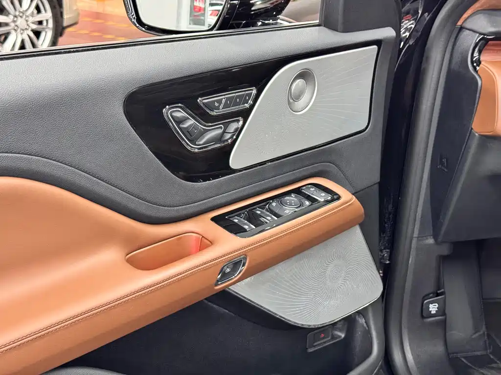 Lincoln Aviator — миниатюра 12