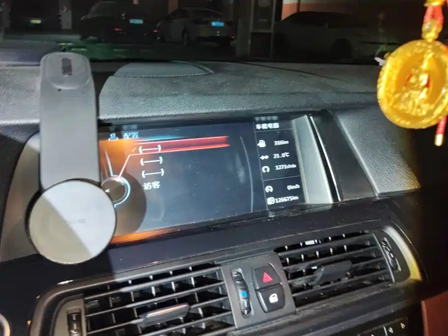BMW 5 Series — миниатюра 13