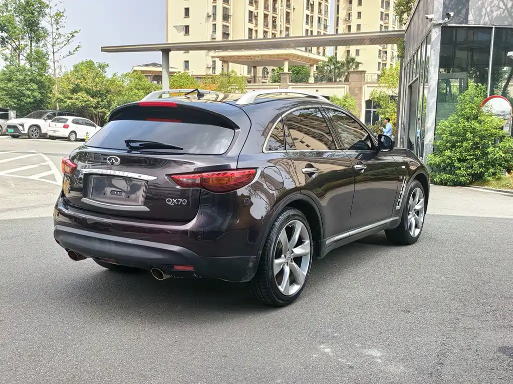 Infiniti QX70 — миниатюра 13