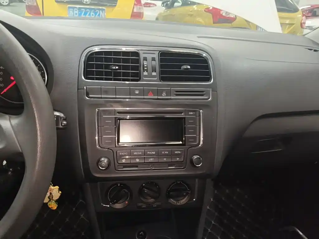 Volkswagen Polo — миниатюра 13