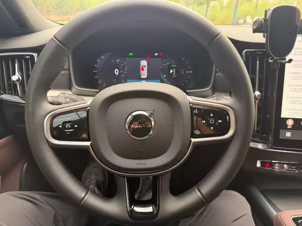 Volvo S90 PHEV — миниатюра 26