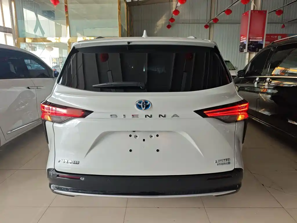 Toyota Sienna 2023 2.5L Luxury