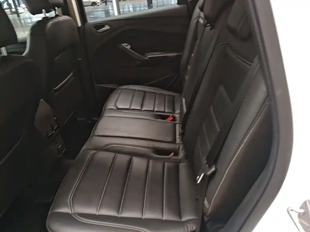 Ford Kuga — миниатюра 17