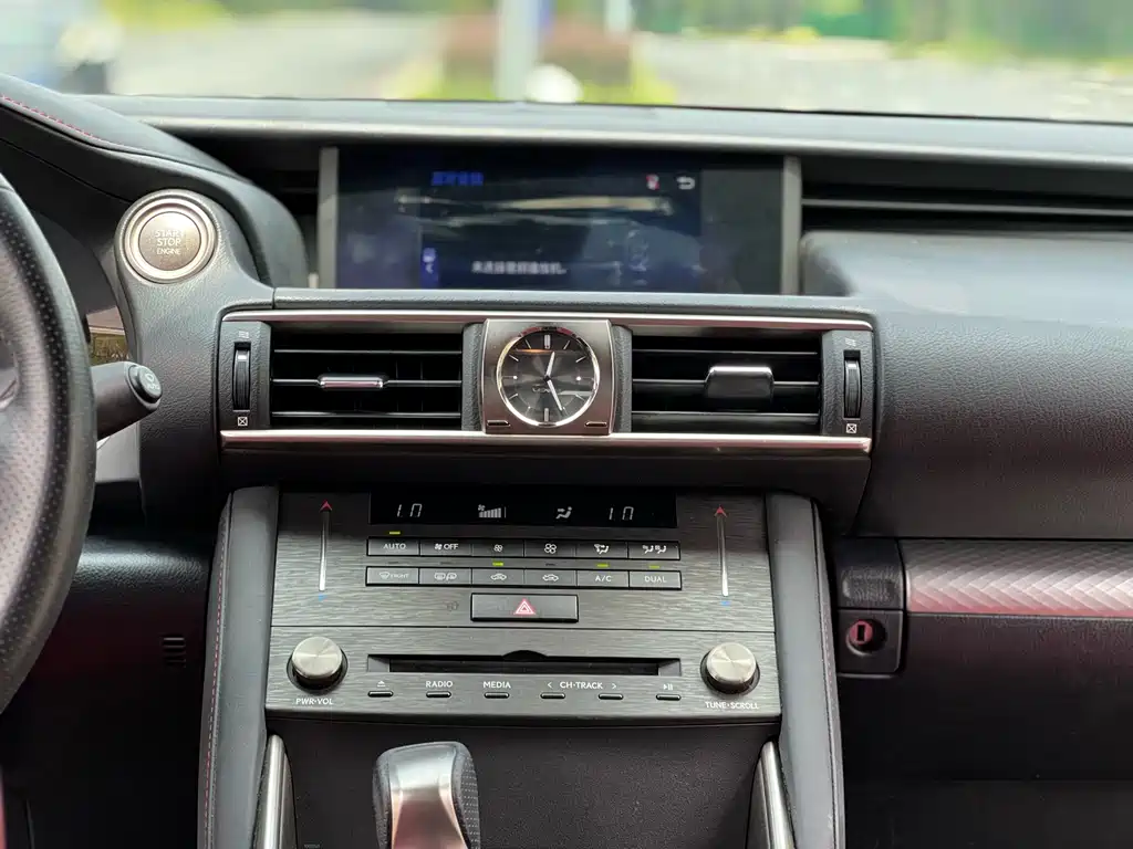 Lexus IS — миниатюра 14