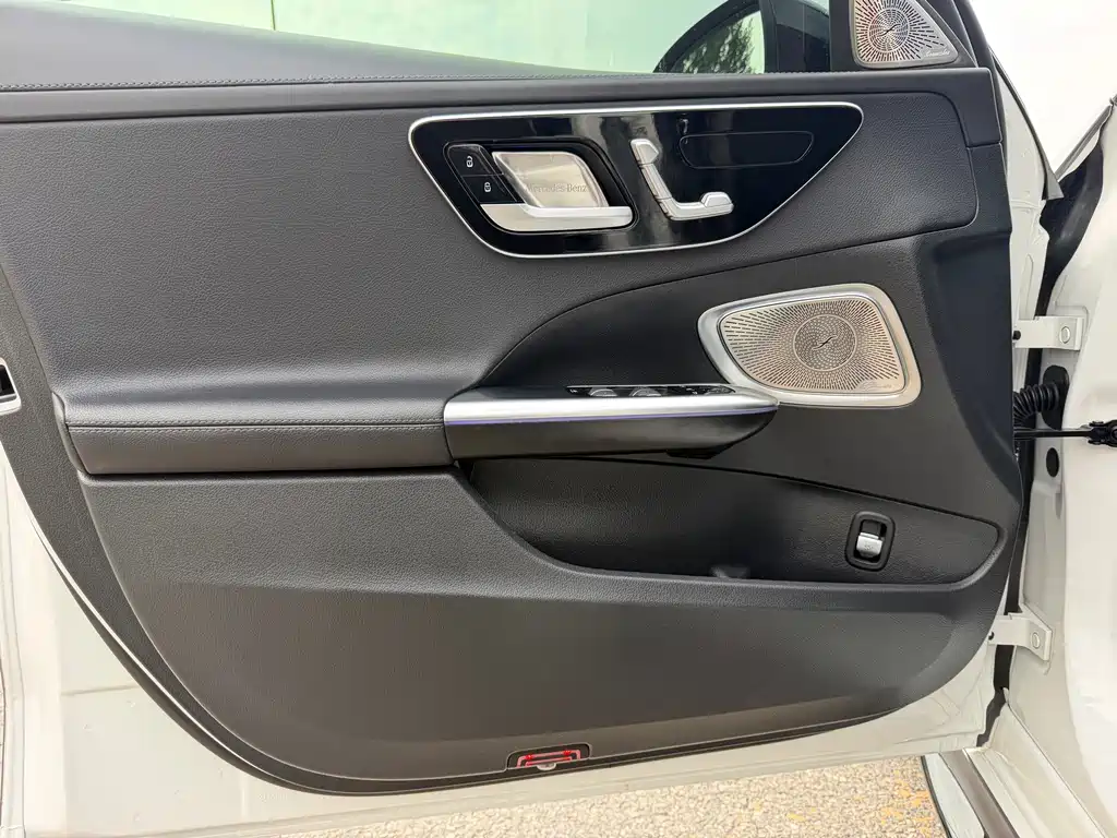 Mercedes-Benz C-Class — миниатюра 7