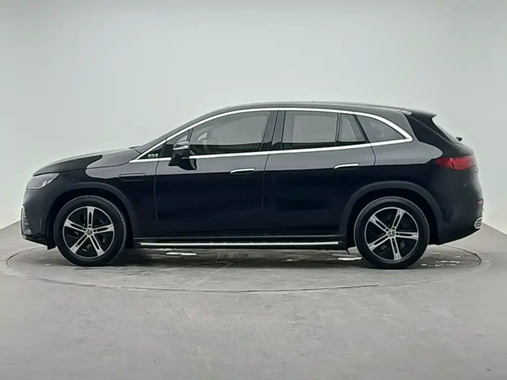 Mercedes-Benz EQE SUV — миниатюра 2