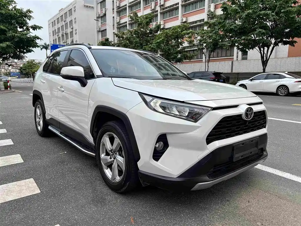 Toyota RAV4 — миниатюра 6
