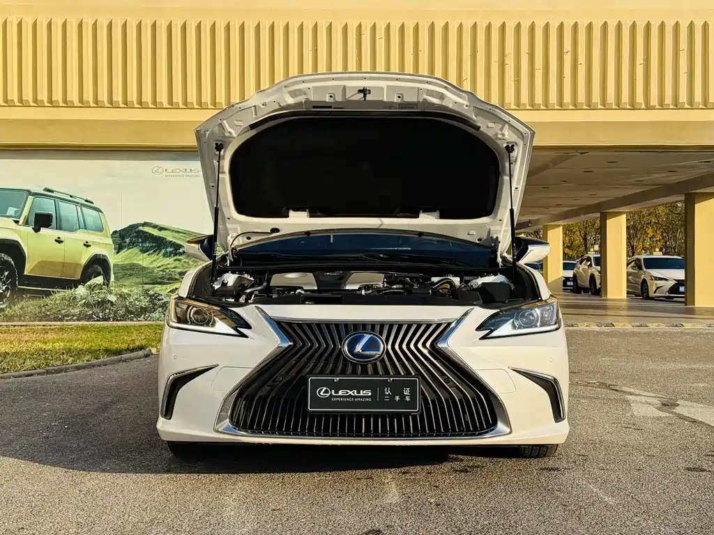 Lexus ES 2021 300h