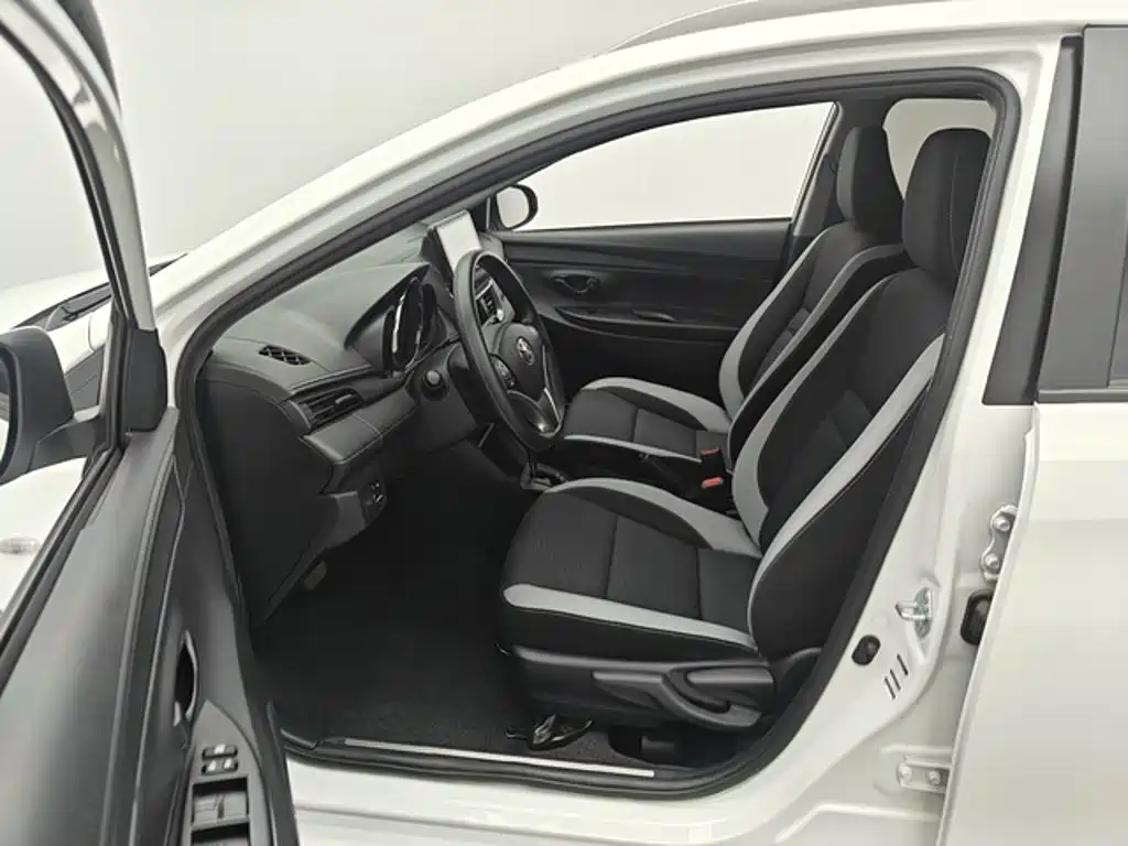 Toyota Yaris L — миниатюра 7