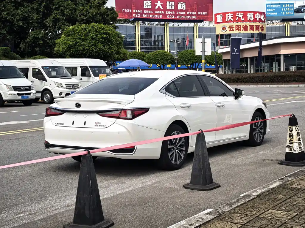Lexus ES — миниатюра 7