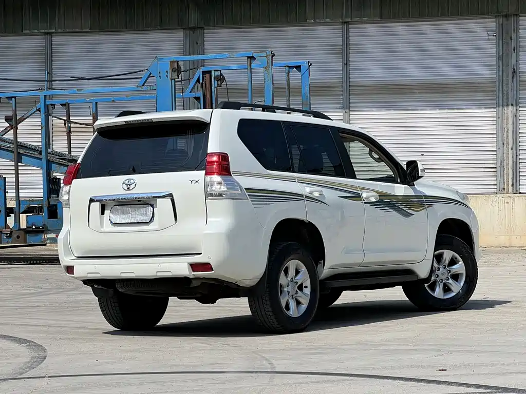 Toyota Land Cruiser Prado 2010 2.7L AT Standard
