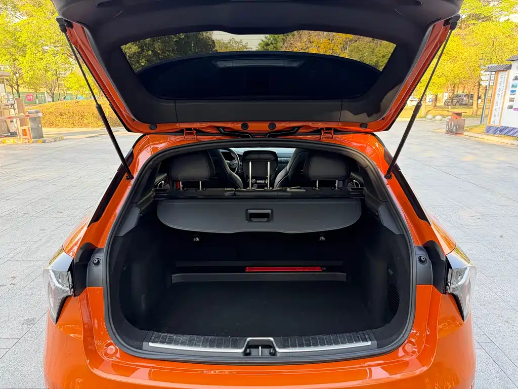 LYNK & CO. 02 HATCHBACK