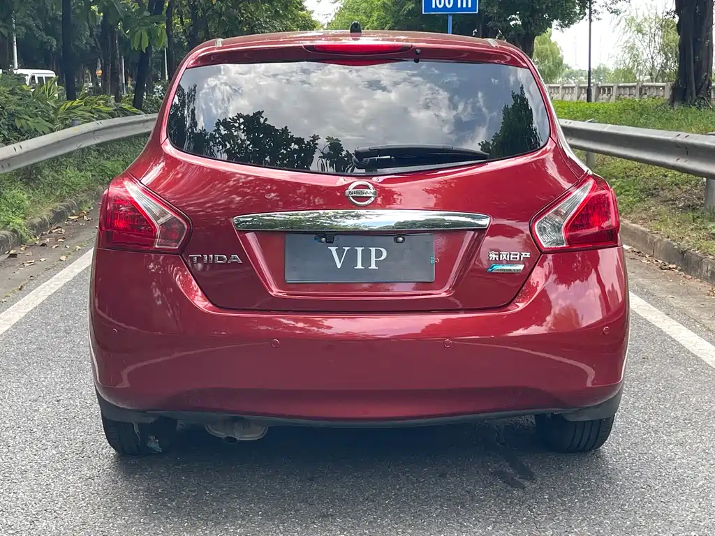 Nissan Tiida — миниатюра 8