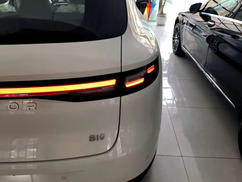 Leapmotor Leapmotor B10 — миниатюра 8