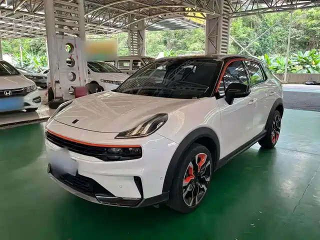2021 Lynk & Co 06