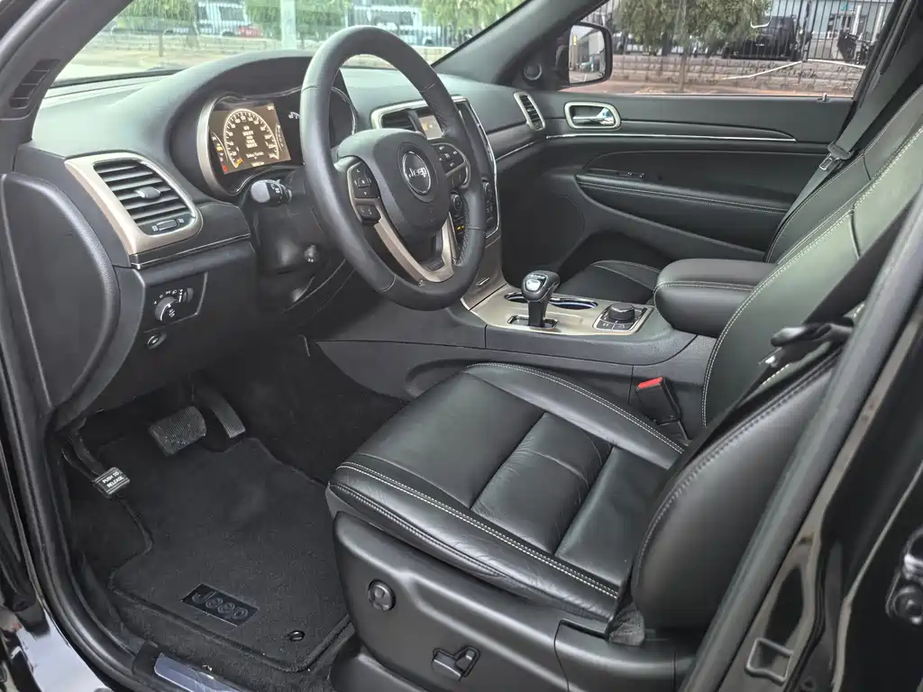 Jeep Grand Cherokee (Import) — миниатюра 9