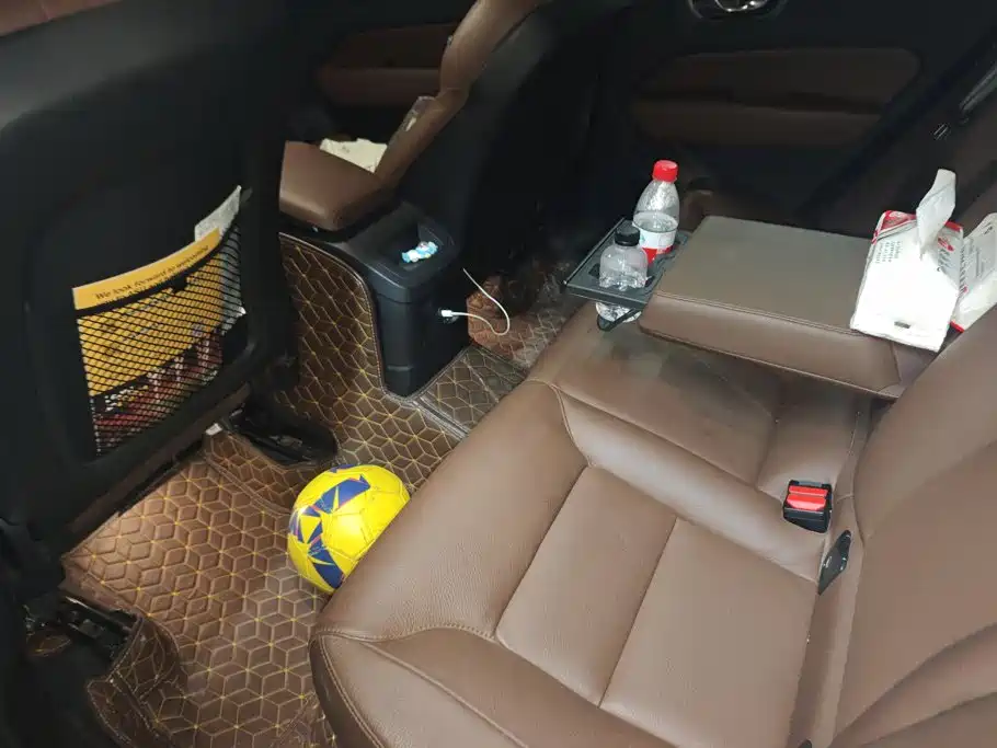 Volvo XC60 PHEV — миниатюра 11