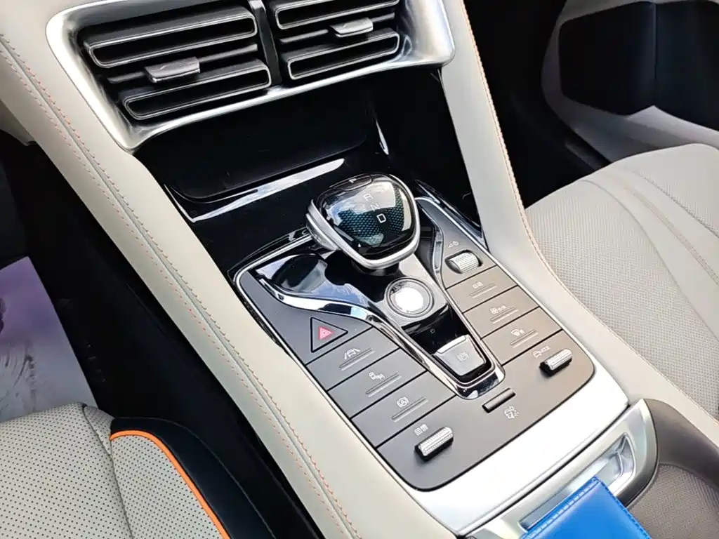 BYD Song Plus DM-i 2021 — фото 13