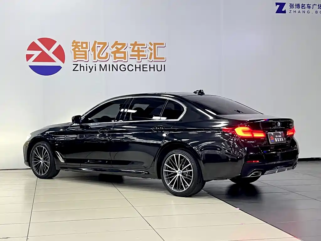 BMW 5 Series 2023 — фото 11