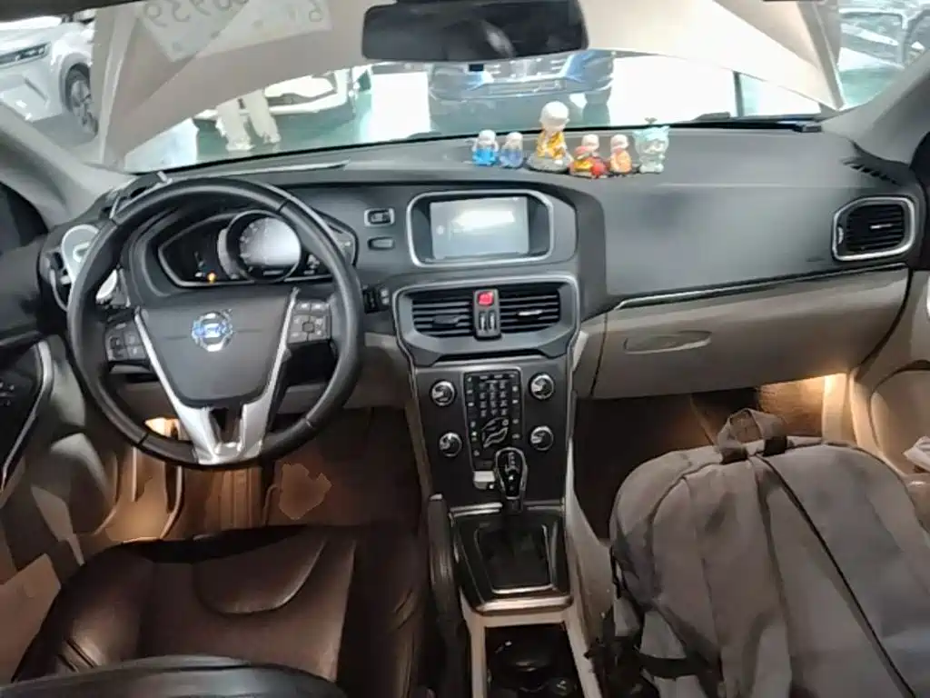 Volvo V40 — миниатюра 10