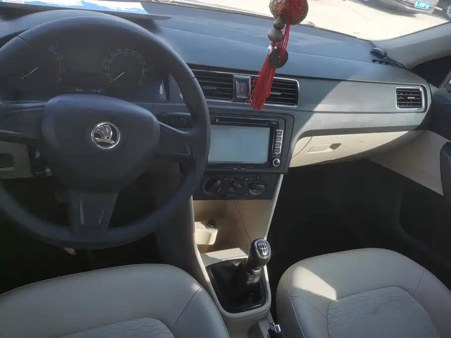 Skoda Rapid — миниатюра 12