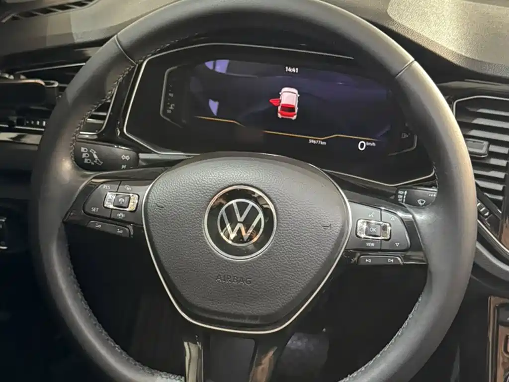 Volkswagen T-Roc — миниатюра 3