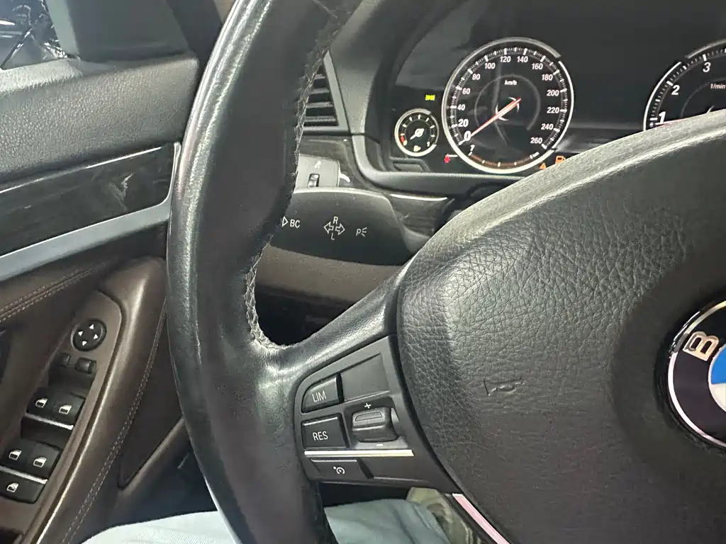 BMW 5 Series — миниатюра 14
