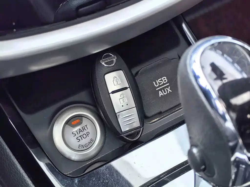 Nissan Tiida — миниатюра 8