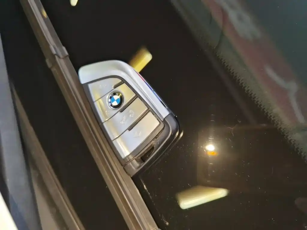 BMW 5 Series — миниатюра 9