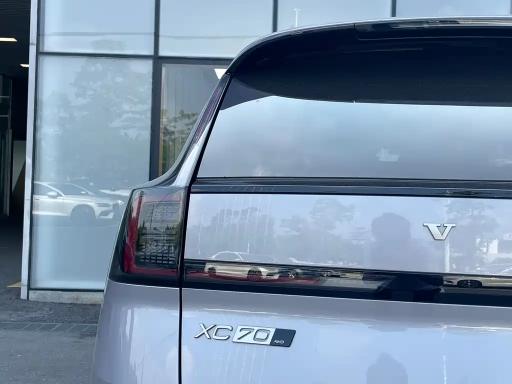 Volvo XC70 PHEV — миниатюра 21