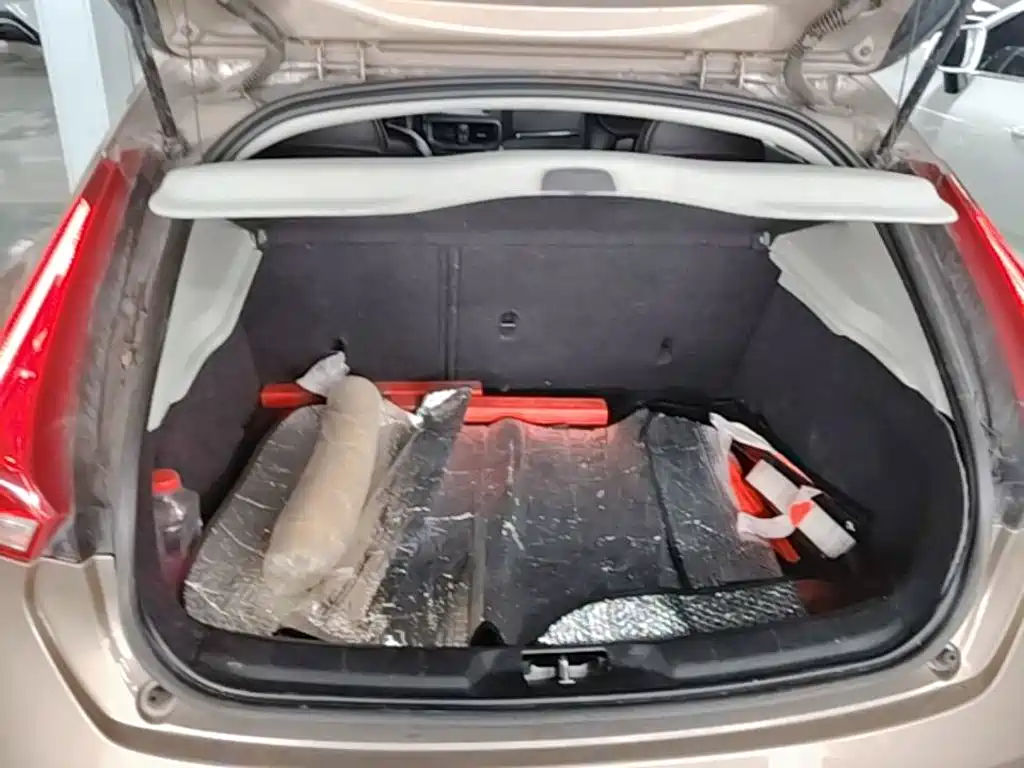 Volvo V40 — миниатюра 19