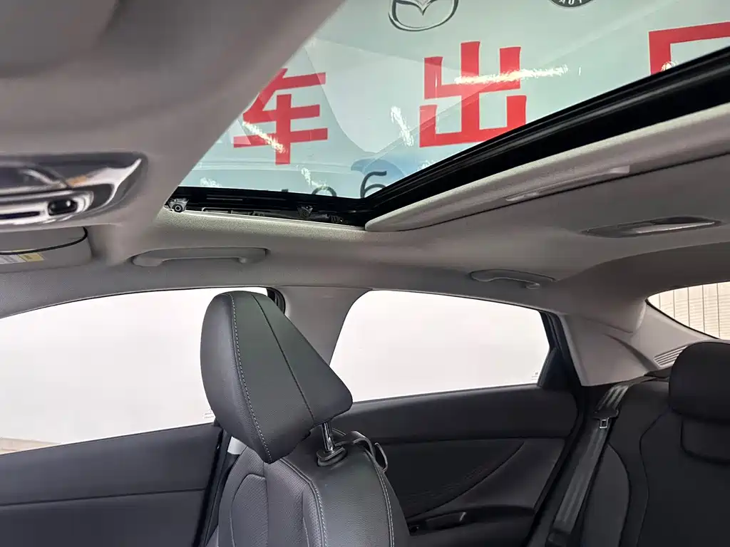Hyundai Elantra — миниатюра 10