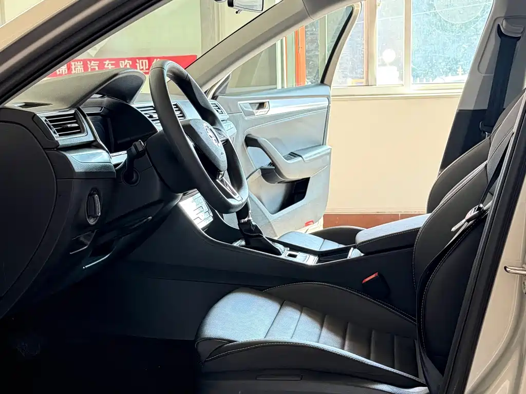 Skoda Superb — миниатюра 13