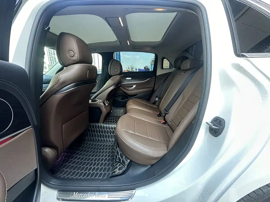 Mercedes-Benz E-Class — миниатюра 5
