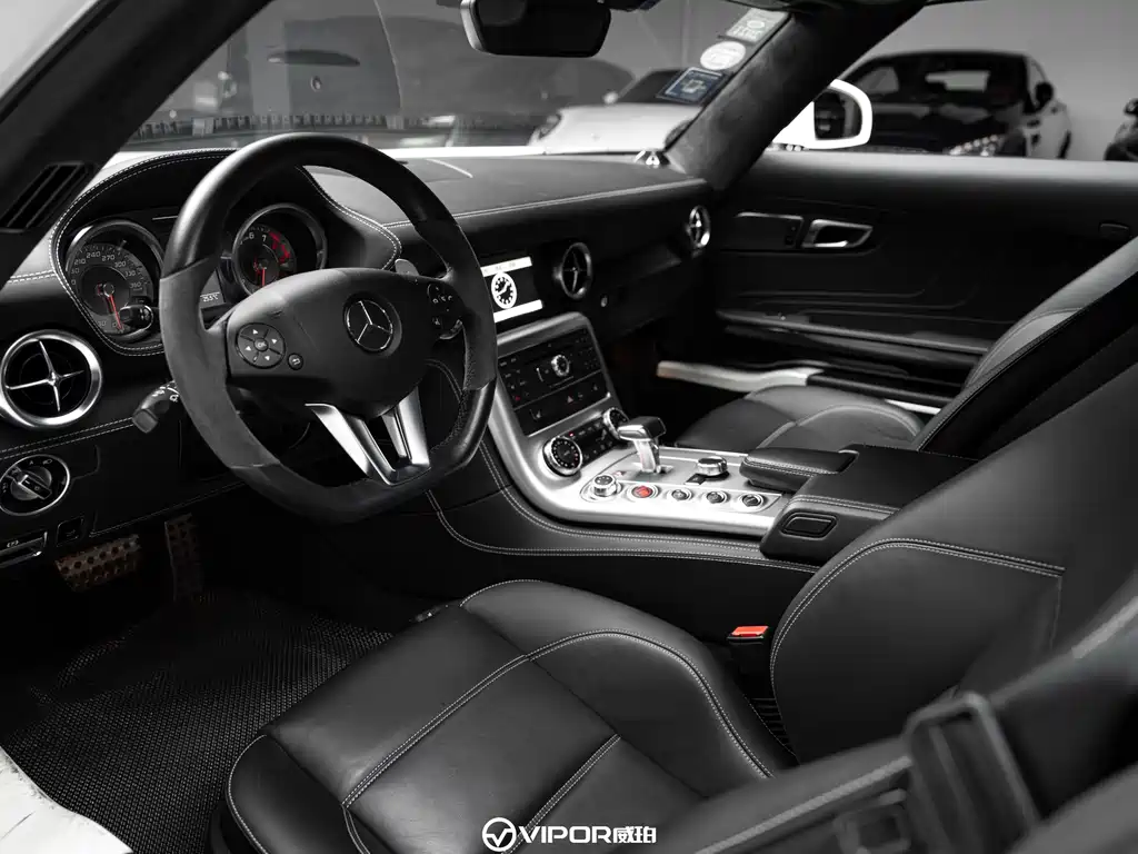 Mercedes-Benz SLS AMG — миниатюра 10