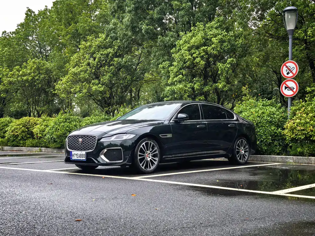 Jaguar XFL