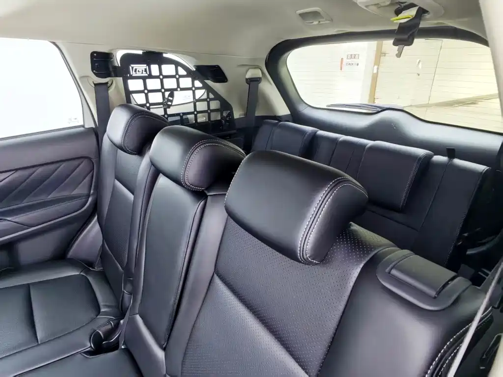 Mitsubishi Outlander — миниатюра 7
