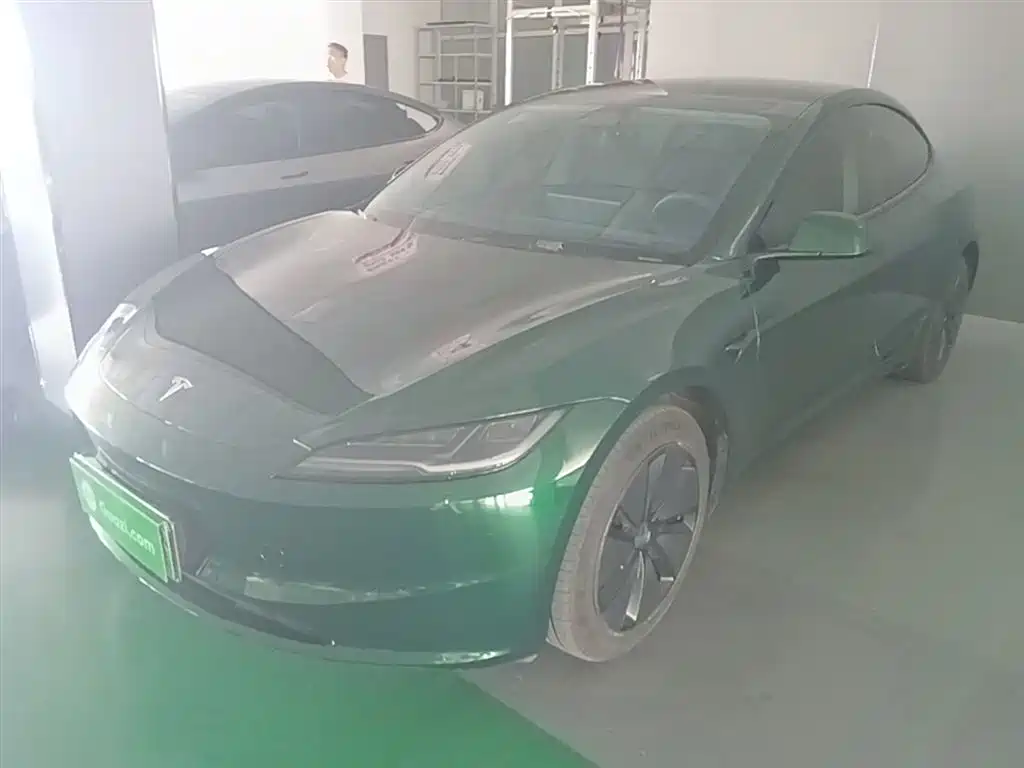 Tesla Model 3 2024