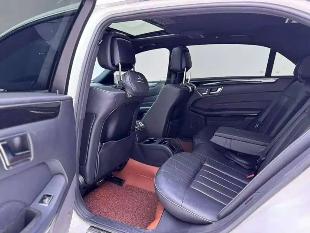 Mercedes-Benz E-Class — миниатюра 9