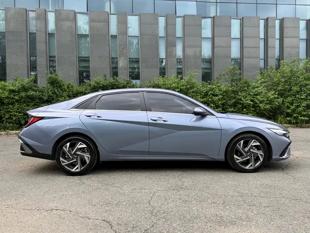 Hyundai Elantra 2023 — фото 4