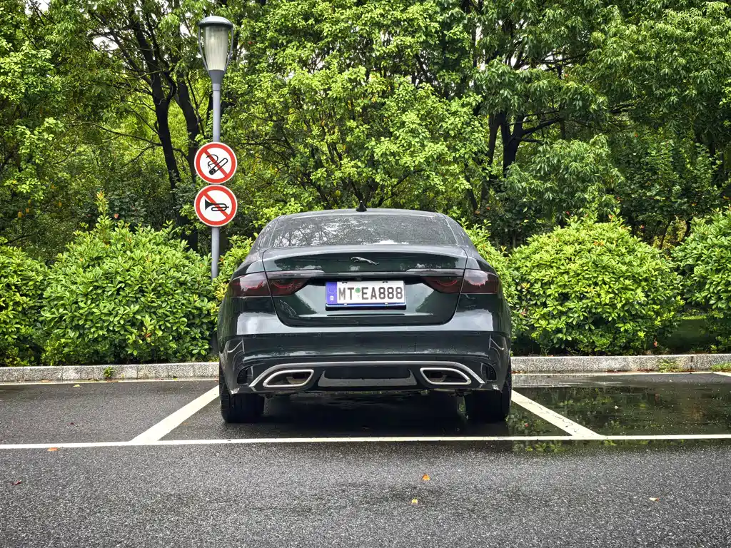 Jaguar XFL — миниатюра 6