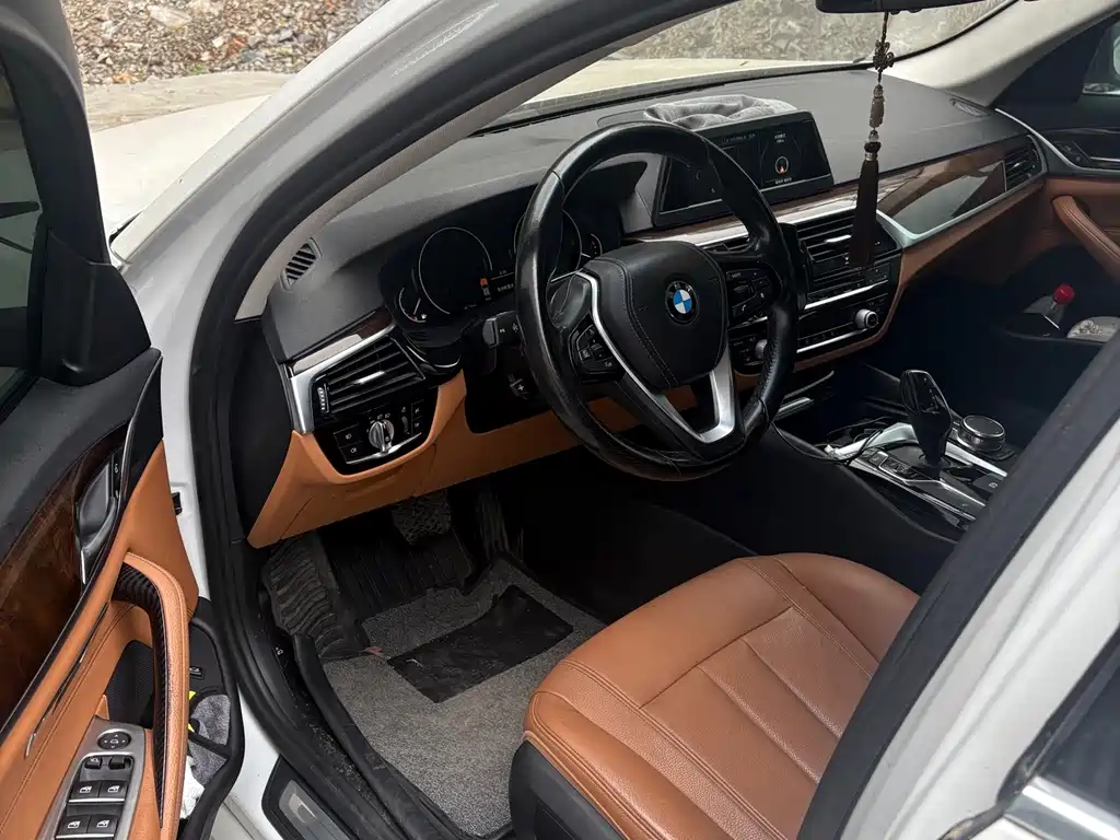 BMW 5 Series — миниатюра 3
