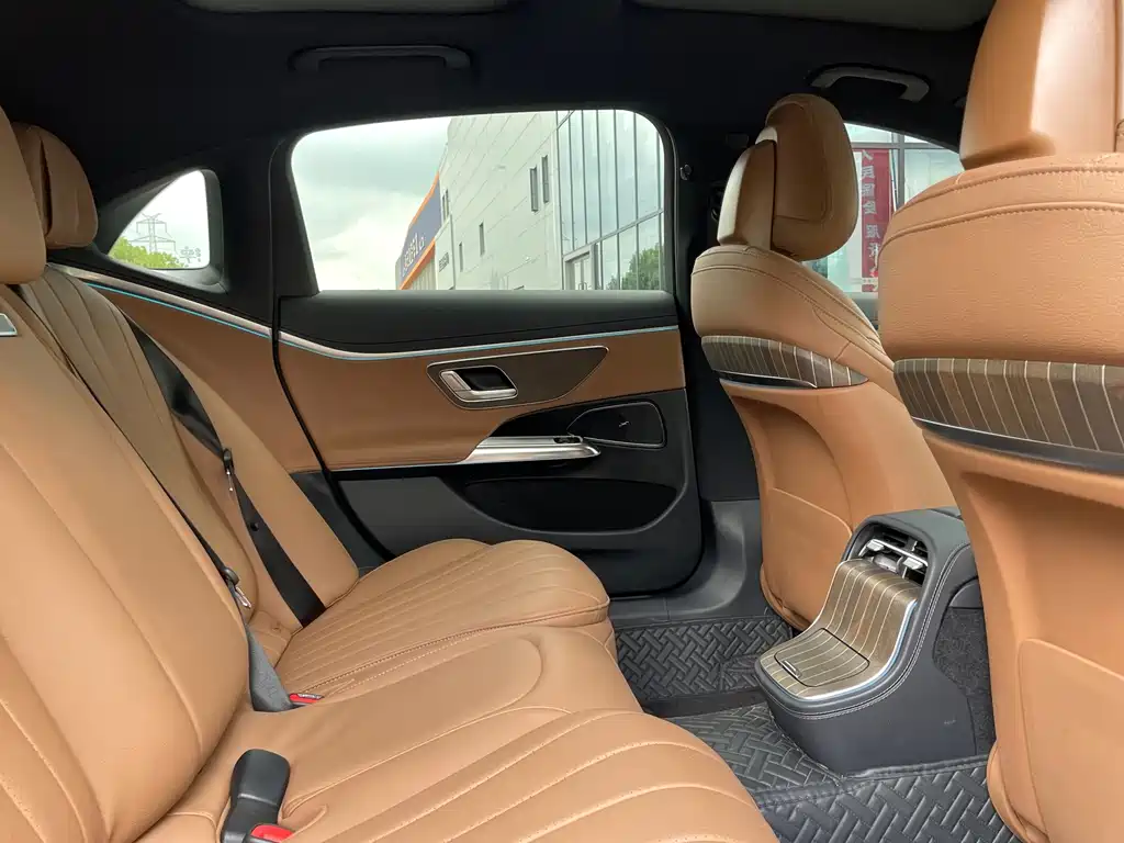 Mercedes-Benz E-Class — миниатюра 12