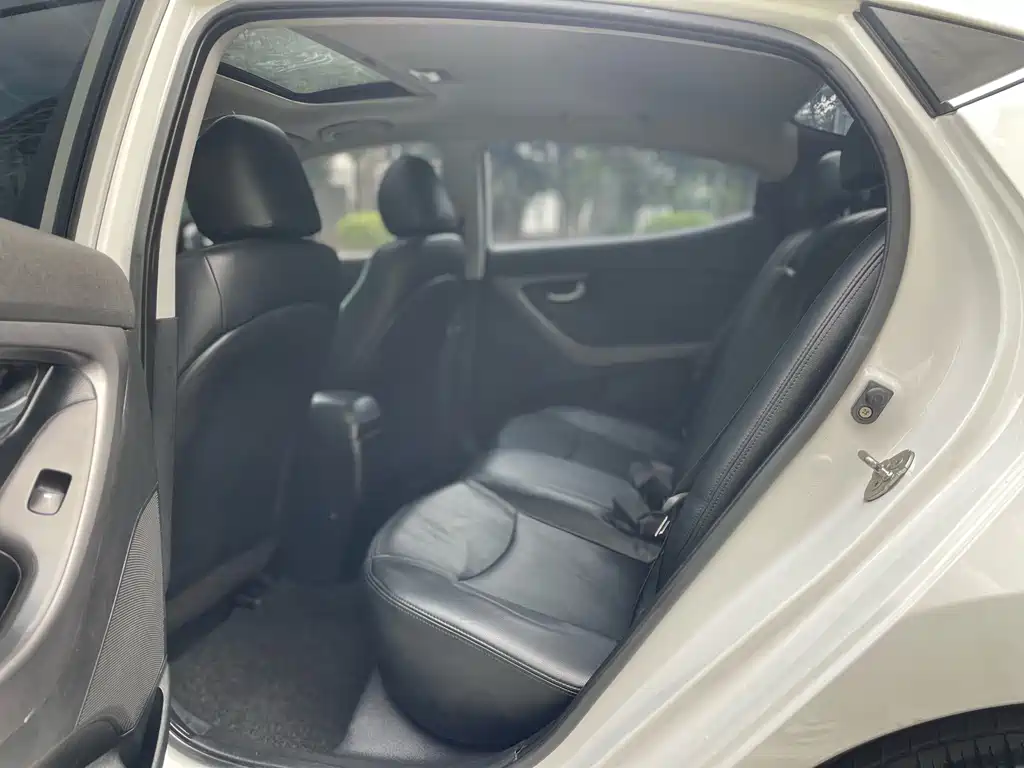 Hyundai Elantra Langdong — миниатюра 6
