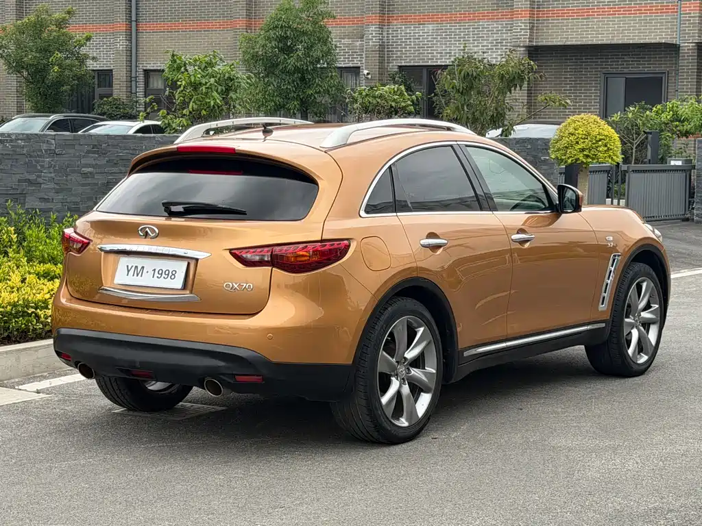 Infiniti QX70 2013 3.7L