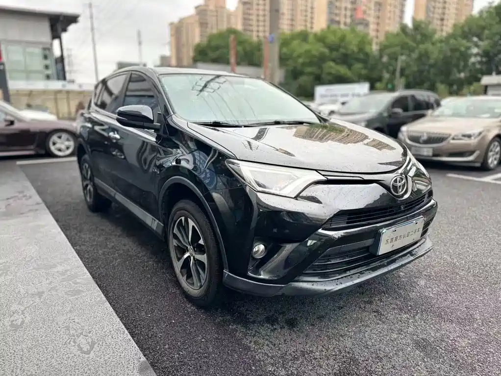 Toyota RAV4 — миниатюра 5